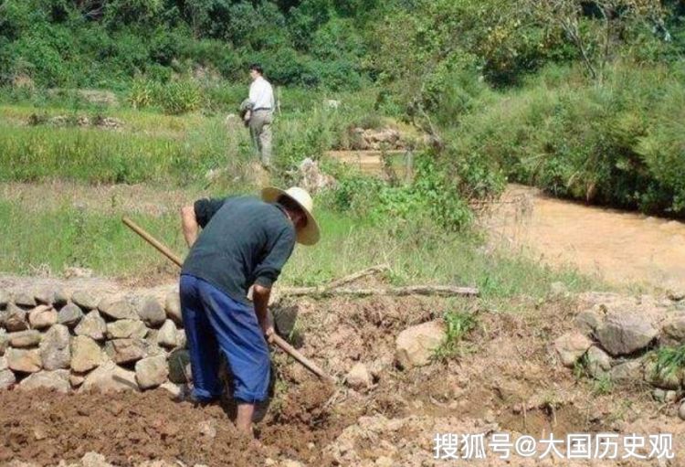 村民下地劳作时，挖出了地下工程的洞口，竟有2000日军藏在地下