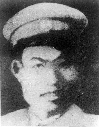 他是长征中牺牲的三个师长之一，血战湘江，为不当俘虏扯断肠子