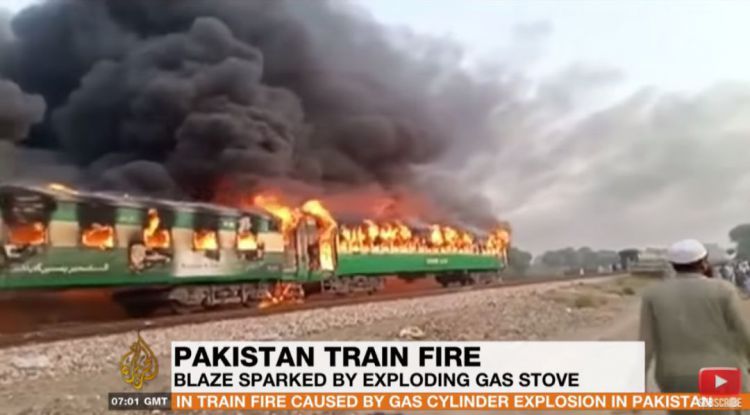 巴基斯坦铁路惨案至少74人死亡！祸起乘客私带煤气罐在火车上做饭