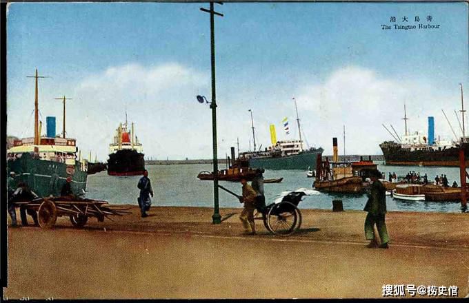 以“德县路事件”为由1938年日军再次占领青岛，美丽海滨飘着膏药旗分外刺眼