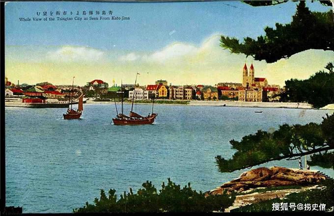 以“德县路事件”为由1938年日军再次占领青岛，美丽海滨飘着膏药旗分外刺眼
