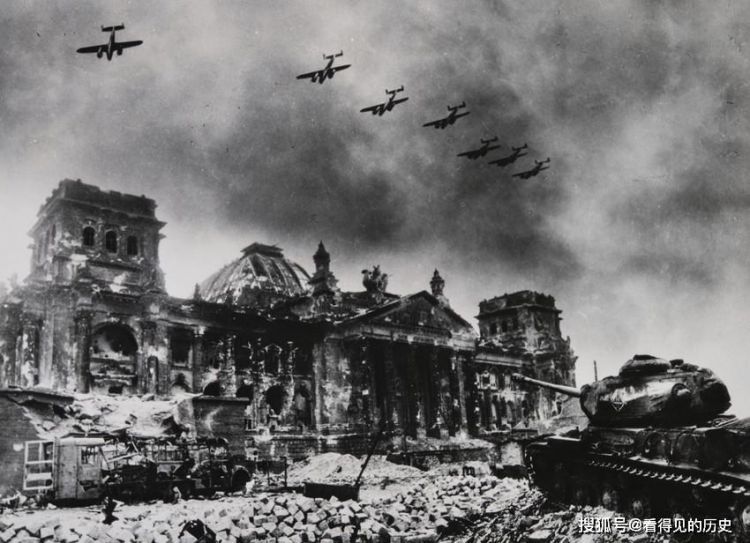 二战老照片来自于苏联著名战地摄影师真实记录战争之残酷