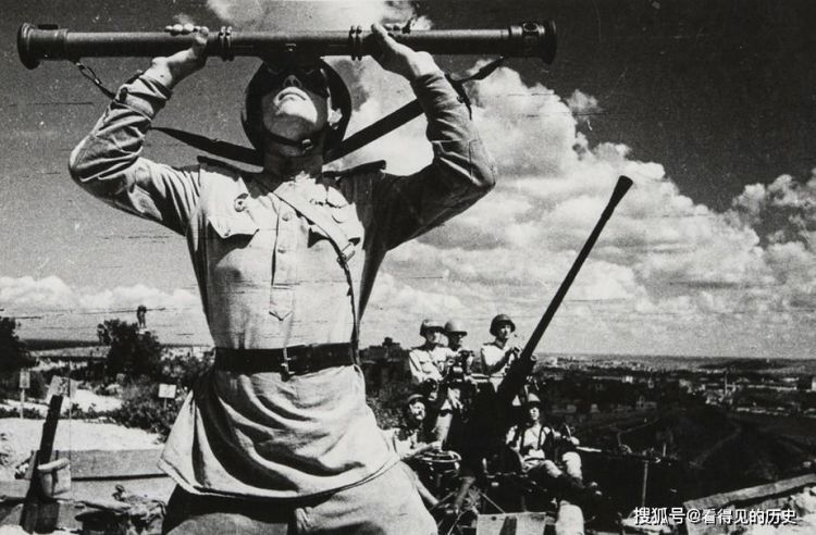 二战老照片来自于苏联著名战地摄影师真实记录战争之残酷