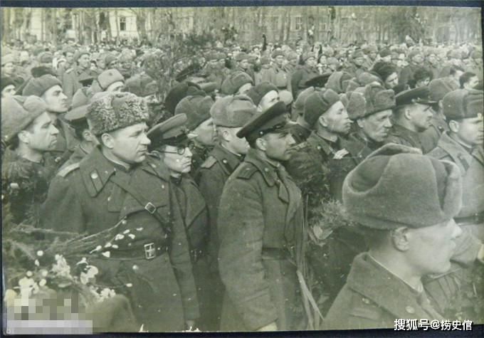 二战时的基辅，赫鲁晓夫送别苏联英雄瓦杜丁，独立广场绞死德国战犯