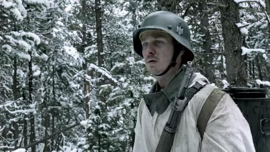 二战时期，美军士兵的头盔上，为何会罩着一层渔网？