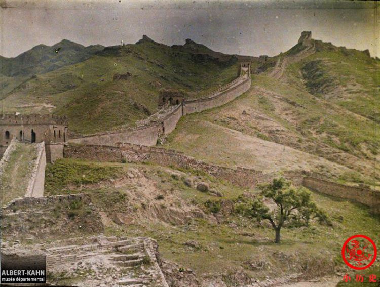 彩色老照片：100多年前的八达岭长城，年久失修不如今天壮观
