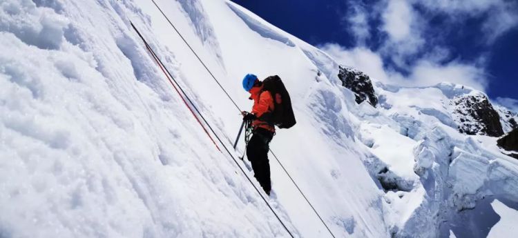 《攀登者》，前进与下撤，都需要莫大的勇气——记攀登雀儿山