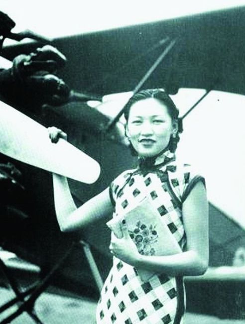 民国的传奇女子，14岁就成为影星，后成中国第一位女飞行员