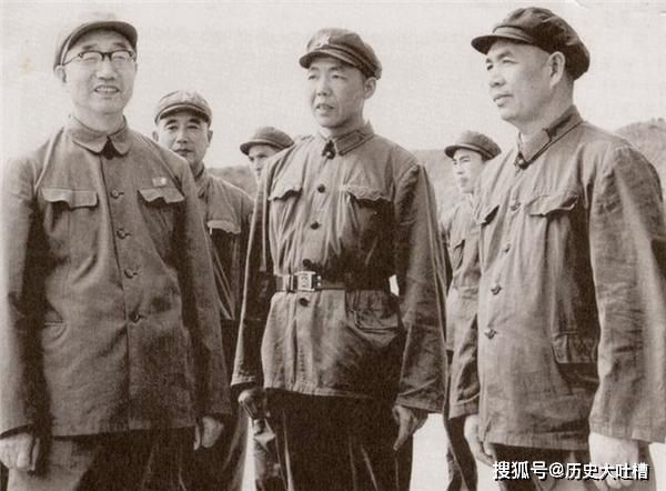 不被蒋介石“认可”的两学生，皆成我军名将？一个被认为幼稚可叹