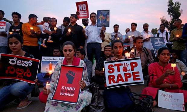 印度女子出庭指证强奸犯途中被纵火报复烧伤面积达90%