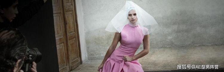 “赫敏”艾玛·沃特森新写真曝光！超A修女风婚纱照，美到让人窒息