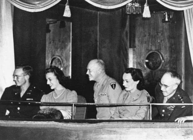 二战后，五星上将艾森豪威尔给自己的女秘书申请授衔，结果如何
