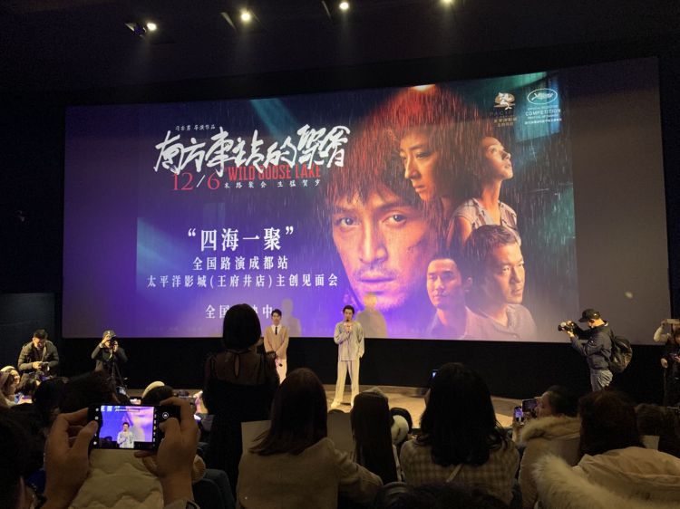 胡歌宣传新片说“想结婚”，“电影院的聚会”竟成演唱会！