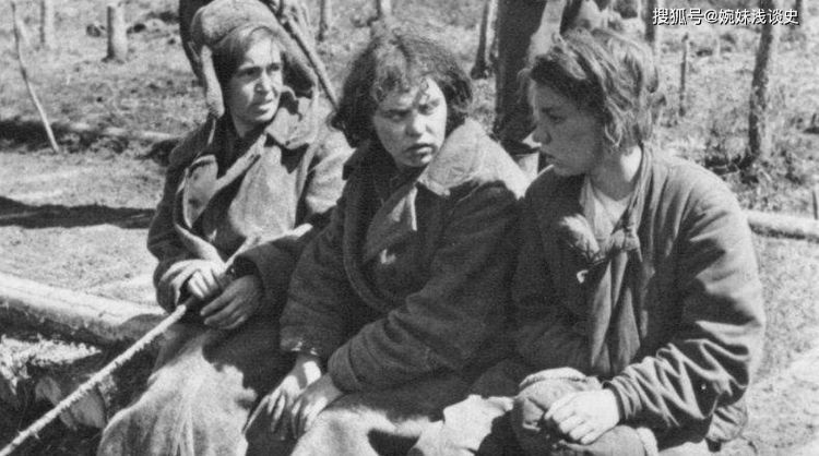 二战时，被日军俘虏的美国女兵，为何听见吃烧烤就吓得跪地求饶？
