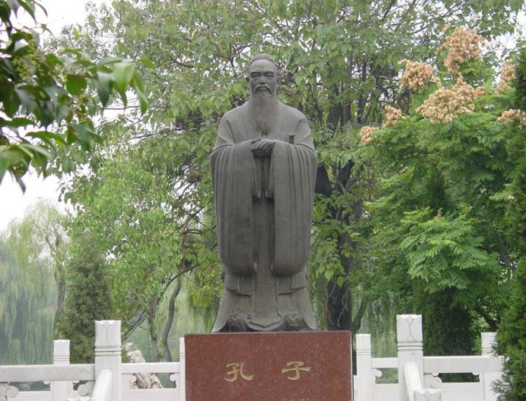 美国最高法院前立着三尊雕像，其中还有个被鲁迅大加批判的中国人