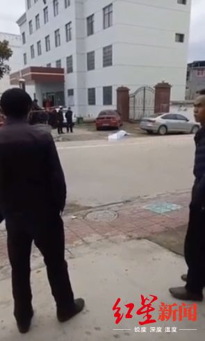 安徽一男子当街残忍杀妻，村民：嫌犯曾为女方和原配离婚