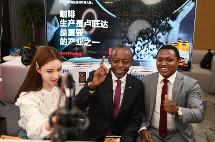 一场直播卖掉一吨咖啡卢旺达大使惊叹中国电商扶贫力