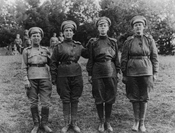 70万日军被苏联俘虏，只活下来3万人，日本士兵：害怕苏联女护士