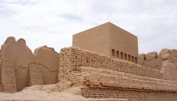 沙漠中发现千年古墓，名将竟以“纸棺”下葬，专家却说：价值难估