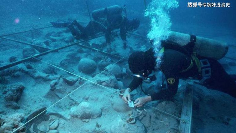 南海发现一南宋沉船，花3亿打捞出14万件文物，专家：价值超千亿