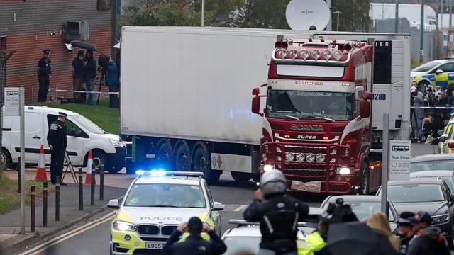 英国死亡货车调查结果：遇难者不是冻死的，警方正抓捕更多嫌疑人