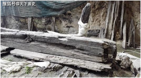 江苏挖出一座汉朝合葬墓，距今有2000年历史，出土件“阴阳”情物！