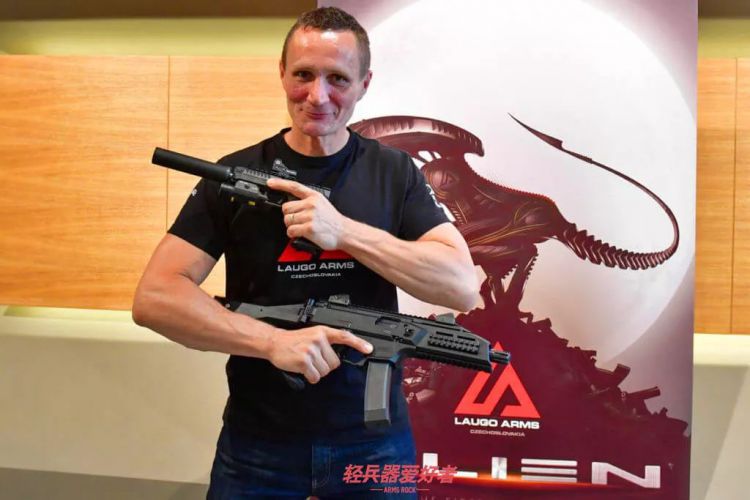 【独家专访】捷克再出奇才！设计武器仅为爱好，却设计出蝎式Evo3与低枪管轴线的“外星人手枪”