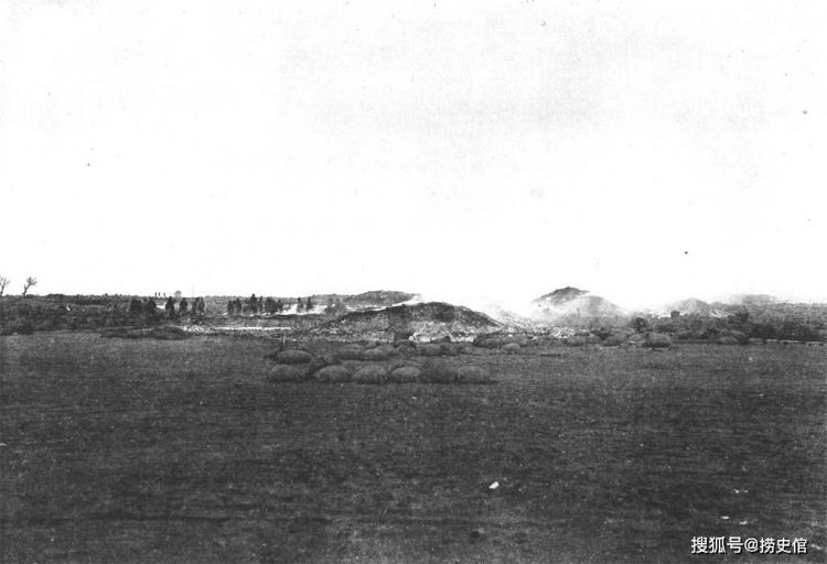 日俄战争时的铁岭，原是俄军先占领的营房被日军炮火摧毁了