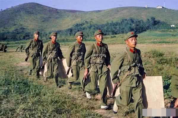解放军第13军红军师准备强渡红河，一战歼灭对面2千越军