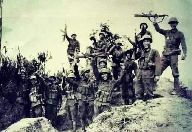 解放军10名战士坚决守住阵地，打退越军1个连毙敌51人