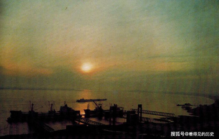 老照片80年代武汉白浒山外贸码头湖北对外开放的历史见证