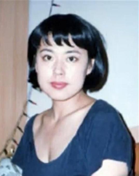 在张金华和王颢森之后，49岁的李菁菁为何选择了比她小25岁的刘振