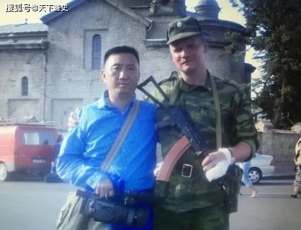 俄罗斯士兵为救中国记者而牺牲，记者答应照顾其妻儿，现今如何？