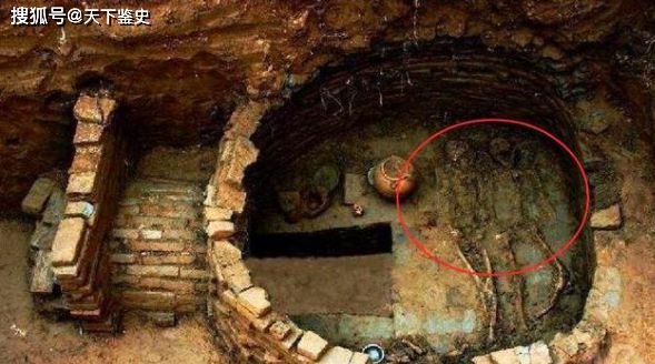 此墓被称为中国第一凶墓，80名盗墓贼葬身墓中，包含多个朝代