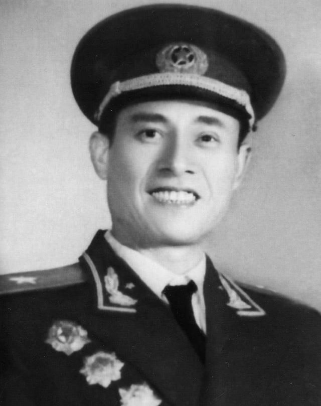 皖南事变中成功突围的团长，后来当过大军区司令员，省委书记