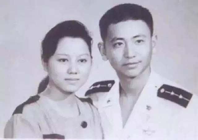 王伟坠机牺牲后家人现状如何？妻子是上校，儿子也成为军官