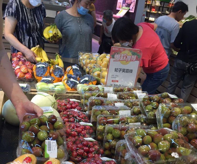 神奇！杭州这家菜市场白天没人，晚上却有一大堆人排队等着买……