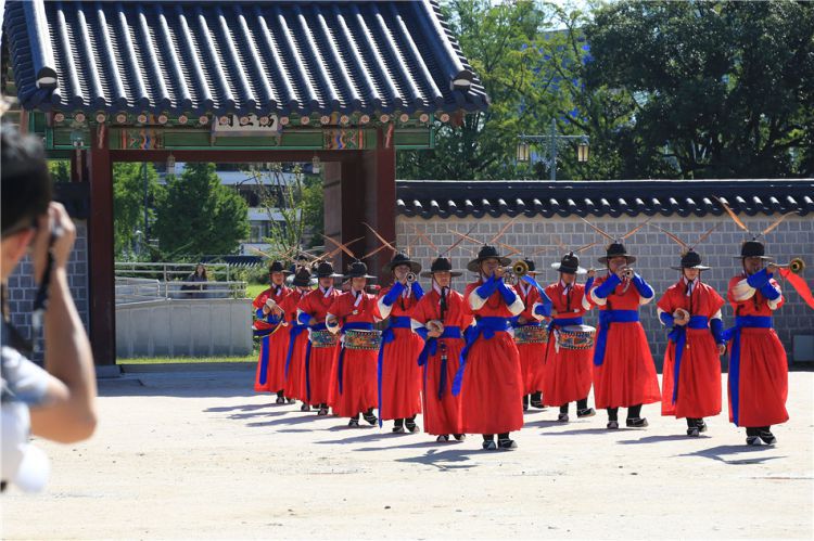 韩国首尔：景福宫，观北京故宫（明）卫士换岗仪式