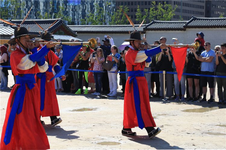 韩国首尔：景福宫，观北京故宫（明）卫士换岗仪式