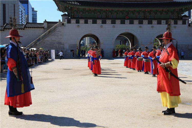 韩国首尔：景福宫，观北京故宫（明）卫士换岗仪式