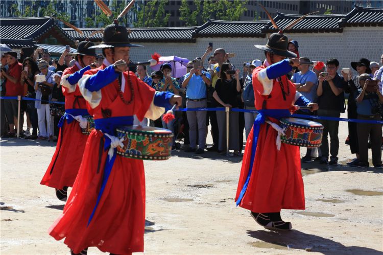 韩国首尔：景福宫，观北京故宫（明）卫士换岗仪式