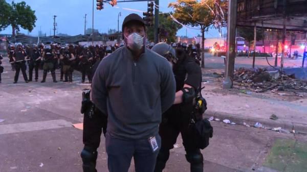 暴力执法白人警察被捕，抗议袭向全美