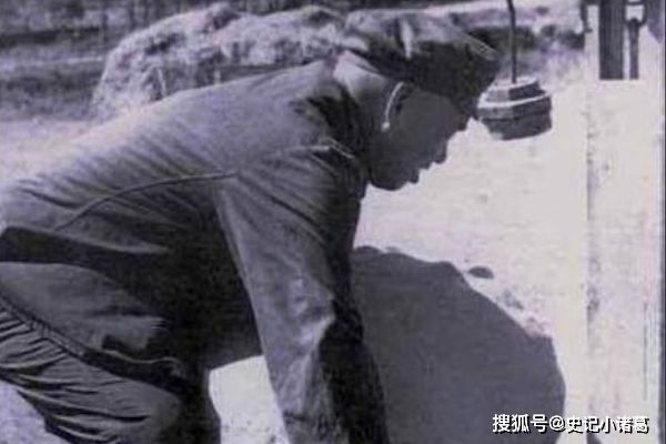 王震用七个“特殊”,传达开国上将土葬批示,邓小平:下不为例