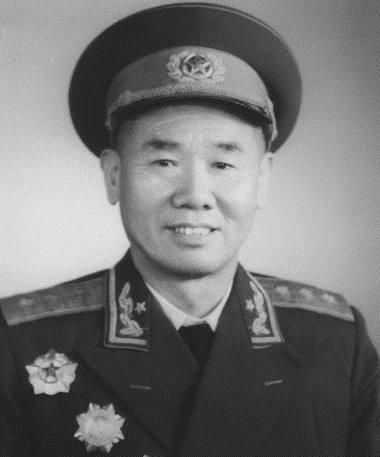 武汉军区六位司令员，都是战功赫赫的名将，任期最久的长达12年