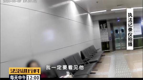 80多岁老太从上海跑到首都机场追星，还求助民警帮助追星