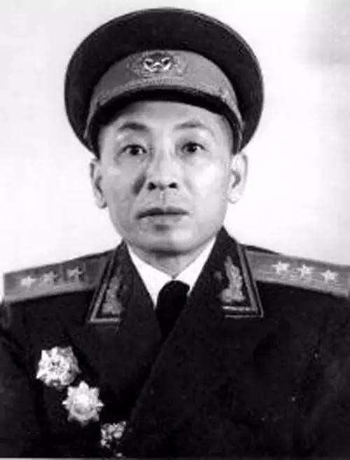 华东野战军12个纵队，哪3个纵队的司令员，后当了大军区司令员