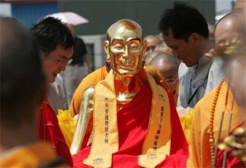 中国最“真实”的寺庙，14座佛像全是高僧肉身，常发生一件怪事