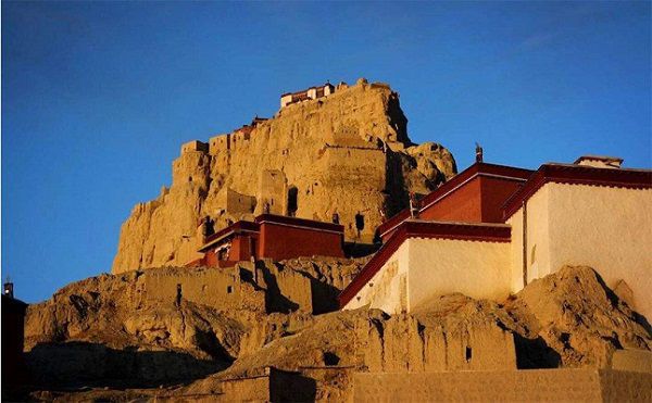 探秘神秘的西藏高原古格王朝遗址