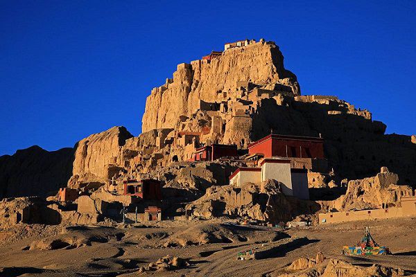 探秘神秘的西藏高原古格王朝遗址