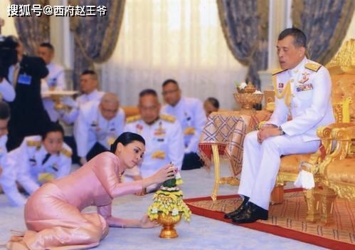 君主立宪制国家，国王没有实权，但泰国却是个例外